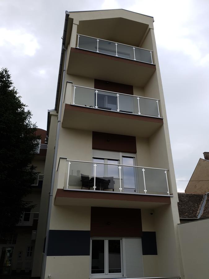 Konak Kutko Pancevo Luaran gambar